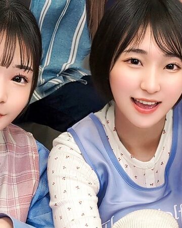 【無修正流出】仕事終わりの保育士たちと乱交SEX！仕事柄なかなかお目にかかれない裸体に興奮を抑えきれずハチャメチャにヤリまくって最後は中出しフィニッシュしてしまうっ！【りた/ゆみ/さくら/るか】Verさくら＆るか｜1vrnc00095
